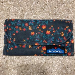 KAVU green floral trifold wallet NWOT